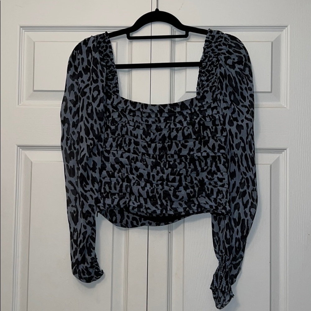 Blue leopard crop